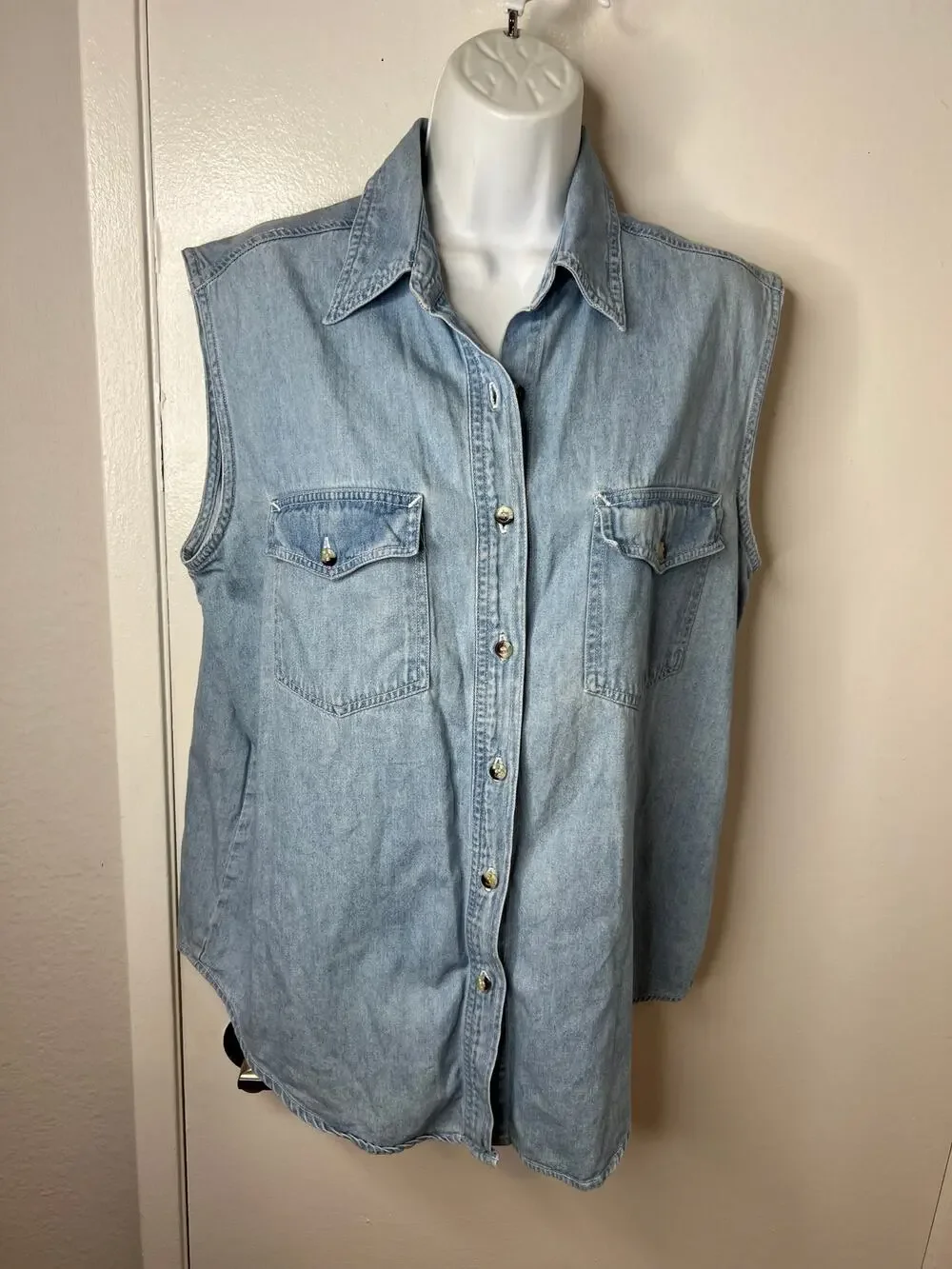 Vintage Kikomo Women's Sleeveless Chambray Shirt Blue ~ Size L